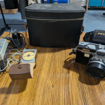 Vintage Petri Pro 7 Camera With Kali Bag Case, Cornet 145 Flash & Unittic Light Detector - Estate Sales Warehouse (GR)