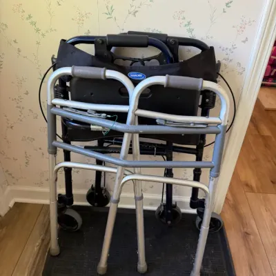 Invacare Rollator Walker & Two Folding Aluminum Walkers 3 Piece Mobility Lot – Howard City Off-Site