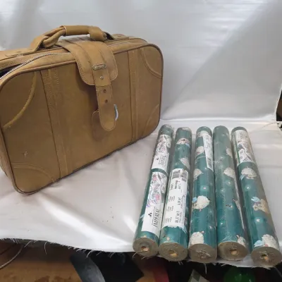 Sale Photo Thumbnail #176: 5 New Rolls of 56 Sq. Ft of Imperial Wallpaper w/ Vintage Harmony Leather Suitcase