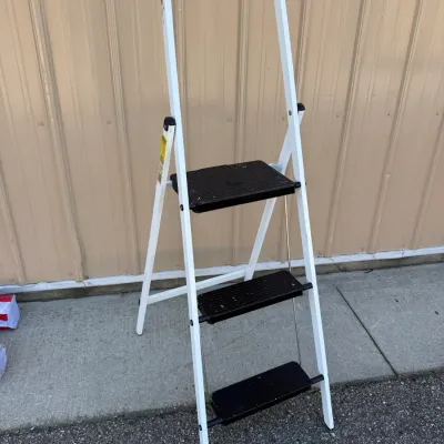 3 Tier Steel and Plastic Foldable Step Ladder