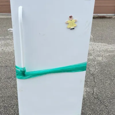 Sale Photo Thumbnail #31: Frigidaire FFFU14M1QWB Upright Freezer, Manual Defrost, White