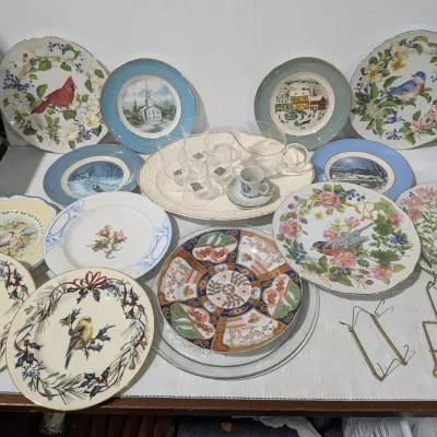 Assorted Plates & Glasses With Plate Holders, Christmas & Bird Themes With Crystal & Glass Glasses - Estate Sales Warehouse (GR)