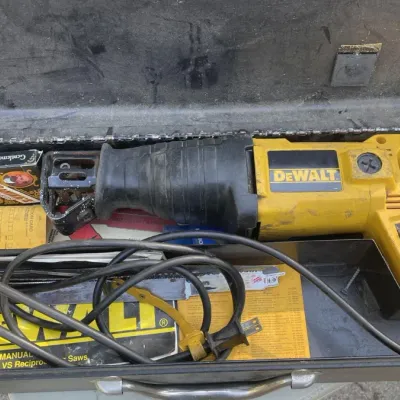 DeWalt DW304 VS Reciprocating Saw with Metal Carrying Case and Accessories – Grand Rapids Off-Site