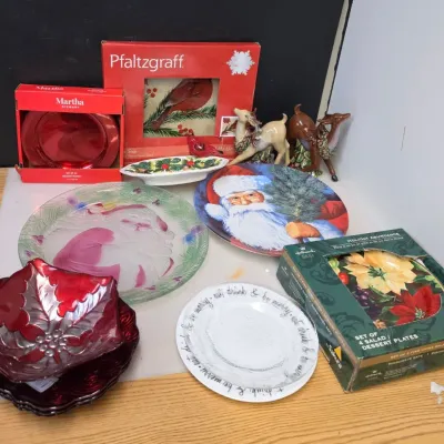 Holiday Dishes and Decor