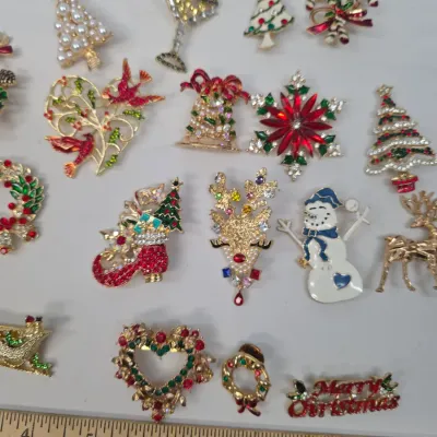Small Collection of Metal Christmas Brooches