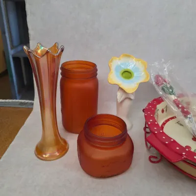 Vintage Temp-Tations Ceramic Pie Pan w/ Purple, White, and Orange Decorations