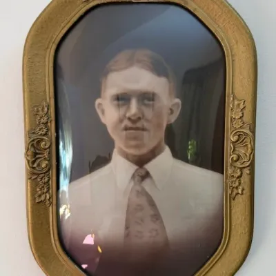 Antique Style Ornate Gold-Tone Picture Frame with Black & White Portrait Photograph - Lake Odessa Off-Site