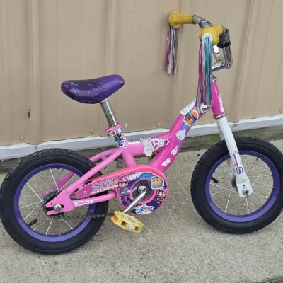 Sale Photo Thumbnail #152: Pink and White Nickelodeon Paw Patrol Skye Kids Bike