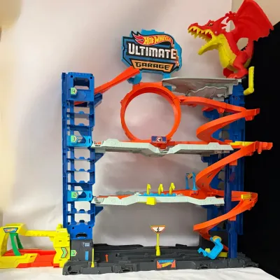 Hot Wheels Ultimate Garage with Dragon