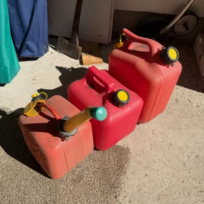 Lot of 3 Portable Plastic Gas Cans with Spouts Lawn & Garage Fuel Containers – Howard City Off-Site
