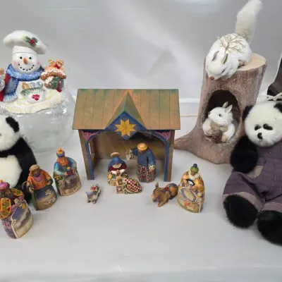 Sale Photo Thumbnail #229: Vintage Jim Shore Heartwood Creek Miniature Nativity Set w/ other Holiday Decorations