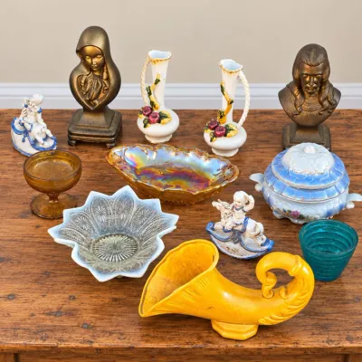 Sale Photo Thumbnail #279: Vintage Decorative Collectibles Lot - Porcelain, Art Glass, Figurines, Vases & Decor