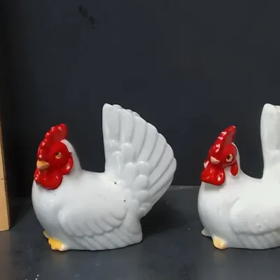 1960s Vintage Japanese White Ceramic Chicken Salt And Pepper Shakers - Potterville