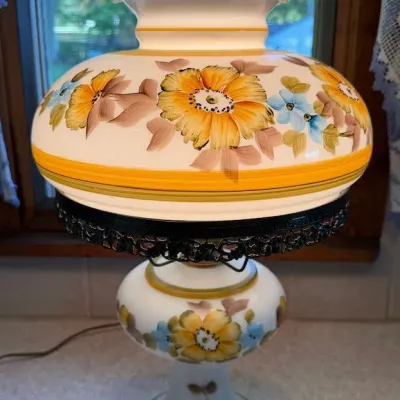 Vintage Floral Milk Glass Hurricane Table Lamp with Hand-Painted Flowers & Chimney - Works Great – Lake Odessa Off-Site