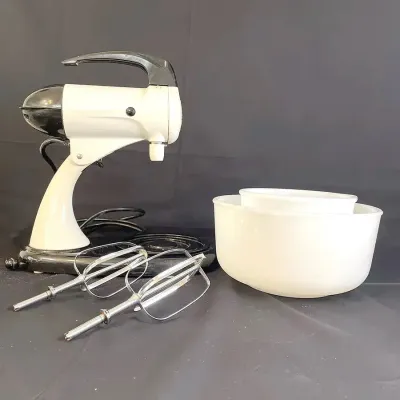 Sunbeam Electric Mixer with Bowls, Vintage | Tested