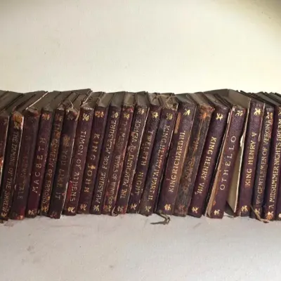 “The Temple Shakespeare” Antique 1903 Works of W Shakespeare 5x4”, 25 Books | Almost Crumbling