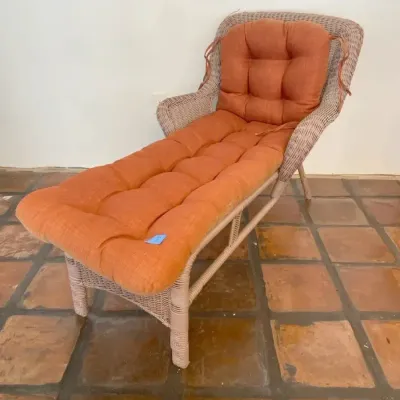 Outdoor Wicker Chaise Lounge with Tufted Cushion 