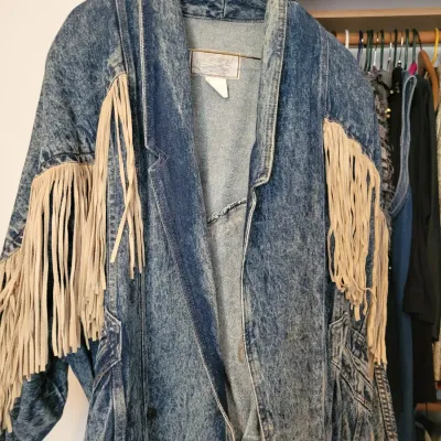 Sale Photo Thumbnail #72: Vintage 1980s acid-wash denim jacket by L'Ours, with tan suede fringe 