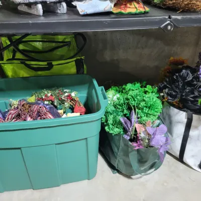 Sale Photo Thumbnail #136: Artificial flowers and greenery 
