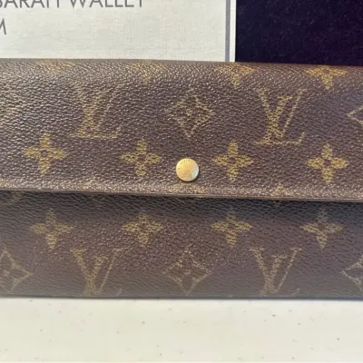 Vintage Louis Vuitton Authentic Sarah Wallet Monogram