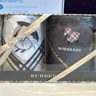 New In Packaging Vintage Burberry Authentic Handkerchief Gift Set 
