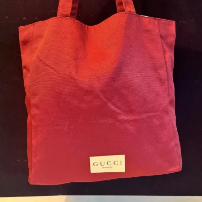 GWP Gucci Authentic Beauty Bag Burgundy 