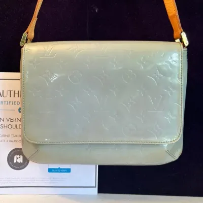 Louis Vuitton Authentic Vernis Thompson Street Shoulder Bag 