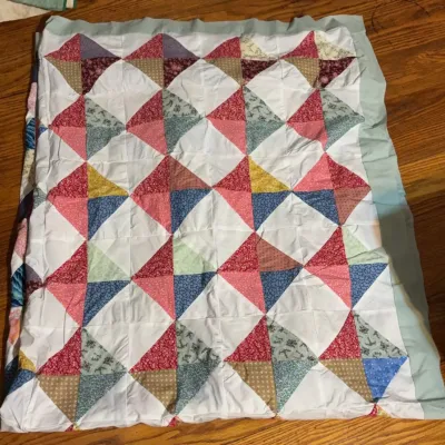 Sale Photo Thumbnail #137: Patchwork Quilt w/ Triangles Pattern
