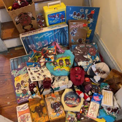 Sale Photo Thumbnail #60: California Raisins Toys, Games & Collectibles Lot
