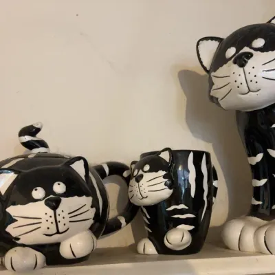 Sale Photo Thumbnail #226: Burton+BURTON Chester the Cat Tea Set & Figure
