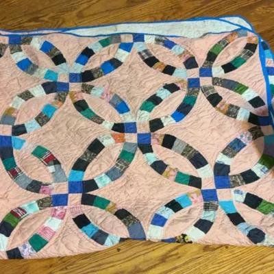 Sale Photo Thumbnail #133: Patchwork Double Wedding Ring Quilt
