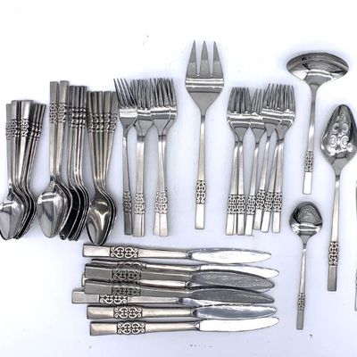 Sale Photo Thumbnail #20: International Deluxe Danish Scroll stainless flatware