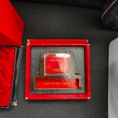 Sale Photo Thumbnail #73: Vintage Kodak Brownie wide-angle and telephoto finder accessory, housed in its original red presentation box.