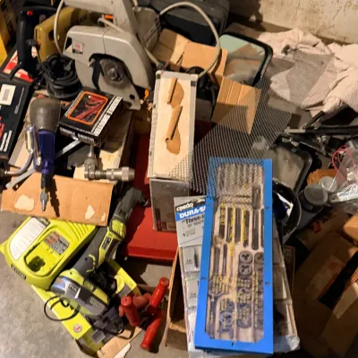 Sale Photo Thumbnail #35: Power tools, tap & die set and workshop hardware