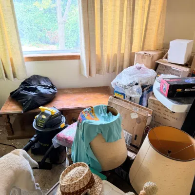 Sale Photo Thumbnail #45: Household decor, lamps & assorted home goods