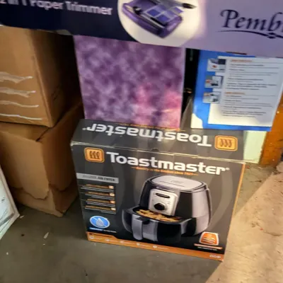 Sale Photo Thumbnail #38: New-in-box small appliances and household merchandise