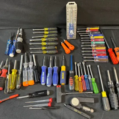 LH558HI - Large Assortment Of Screw Screwdrivers/Nut Drivers: Klein/Stanley/Husky