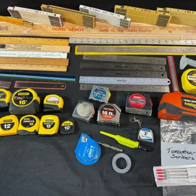 LH555HI - Measuring Tools: Stanley Tape Measures/Vintage Folding Rulers/ Rulers/Yardsticks/more