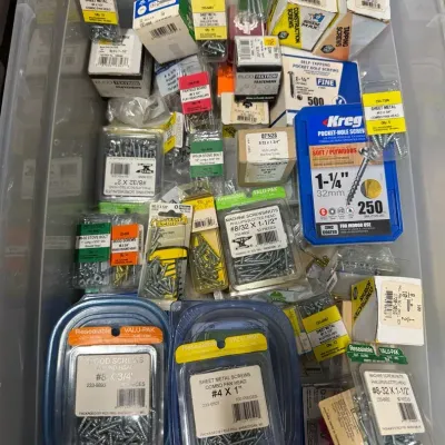 LH500HI - Mystery Lot Of Assorted Screws: Wood/Sheet Metal/Pocket Hole/Mohr