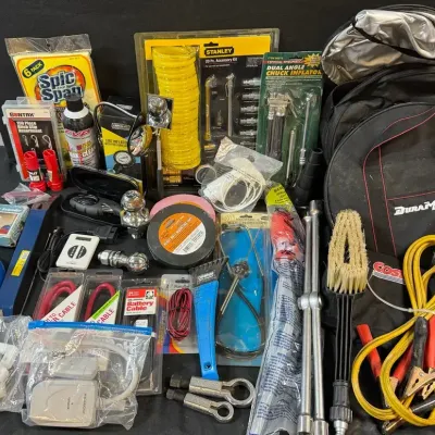 LH559HI - Garage/Automotive Tool Lot: Wide Variety of Items