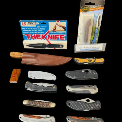 LH129HI - Assorted Hunting & Utility Knives – Buck, Spyderco & More
