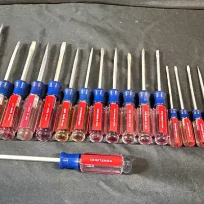 LH323HI - Craftsman Screw Drivers - Red/Blue