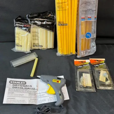 LH562HI - Stanley Gr15 Dual Temp Glue, Gun And Large Assortment Of Glue Sticks