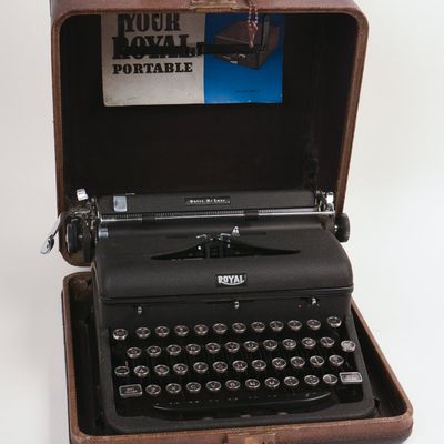 Sale Photo Thumbnail #116: Royal Quiet Delux Typewriter.