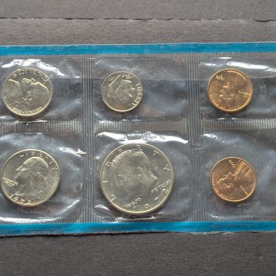 Sale Photo Thumbnail #374: 1972-P Only Unc. U.S. Mint Set w/ No Envelope - Includes "S" Mint Mark Cent
