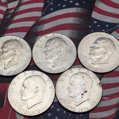 (5) 1976 Bicentennial Eisenhower Dollars
