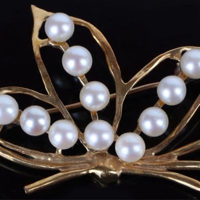 Sale Photo Thumbnail #236: 4.25-4.45MM WHITE PEARL 18K YELLOW GOLD BROOCH