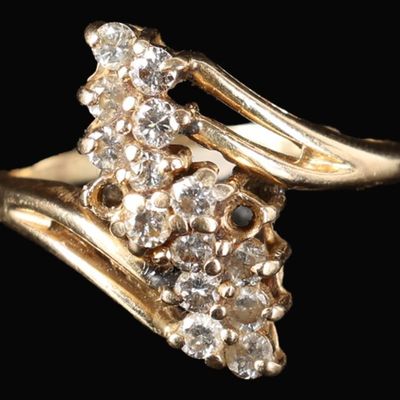 Sale Photo Thumbnail #74: 14K YELLOW GOLD LADIES RING W/ 14 DIAMOND CLUSTER