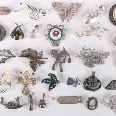 Sale Photo Thumbnail #362: LARGE COLLECTION OF STERLING SILVER LADIES JEWELRY
