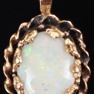 Sale Photo Thumbnail #338: VINTAGE OPAL 14K YELLOW GOLD LADIES PENDANT